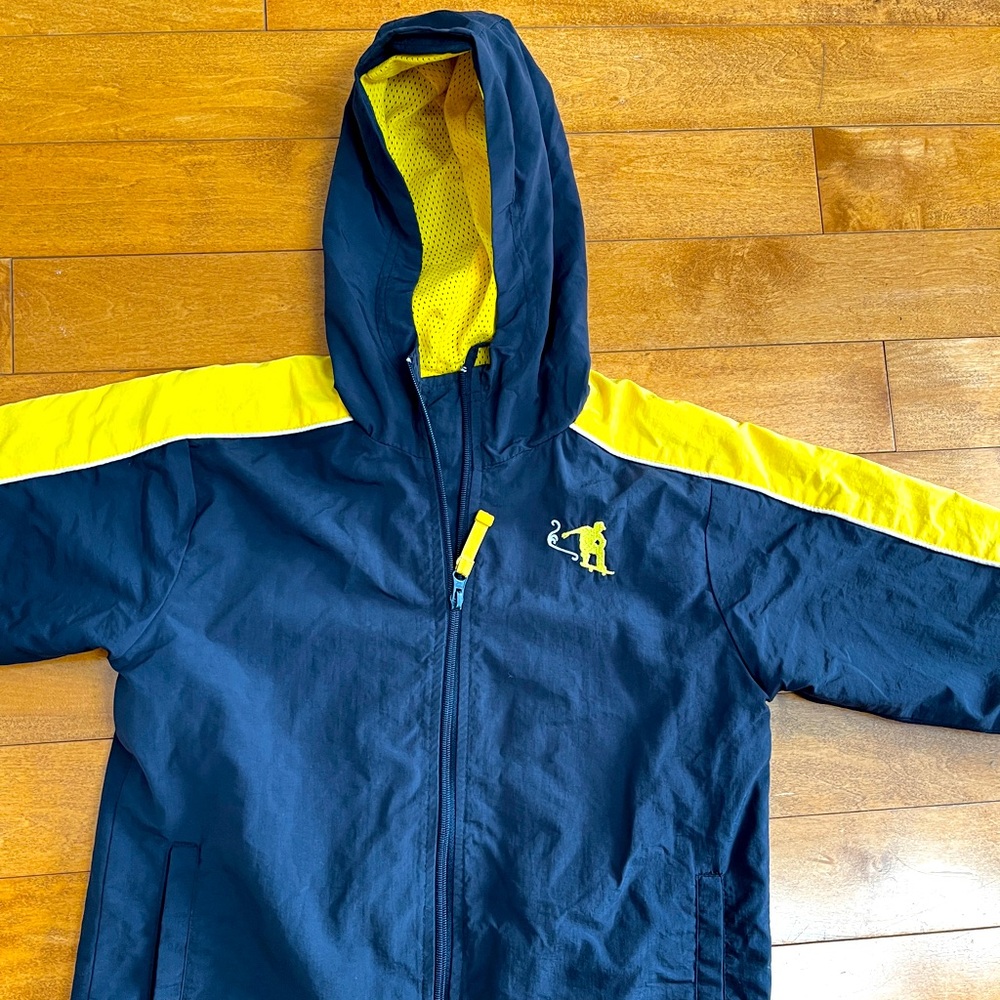 Boys Navy Blue/Yellow Nylon Outdoor HoodedShell. Size: Small (4-6 Yrs) Pre-Owned